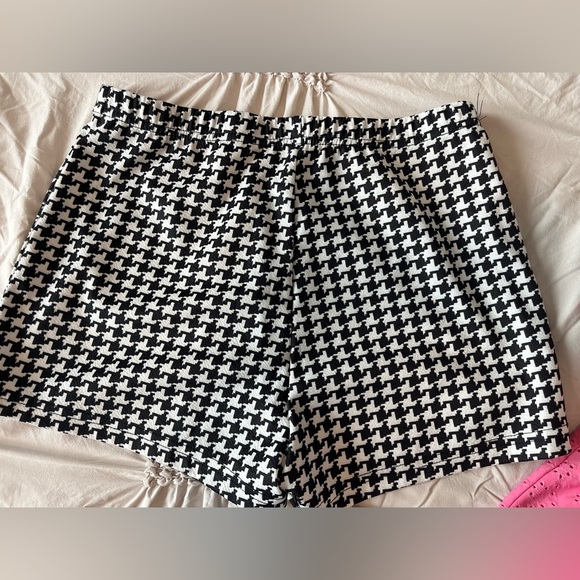 Summer Shorts Bundle! Size M - Picture 8 of 16